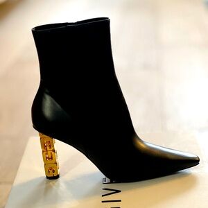 Never worn beautiful boots!